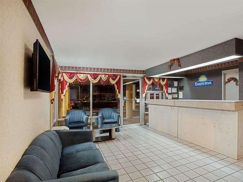 Days Inn By Wyndham Greeneville Екстериор снимка