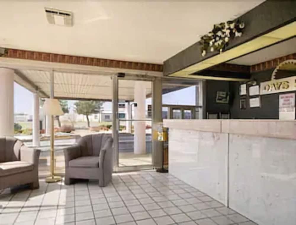 Days Inn By Wyndham Greeneville Интериор снимка