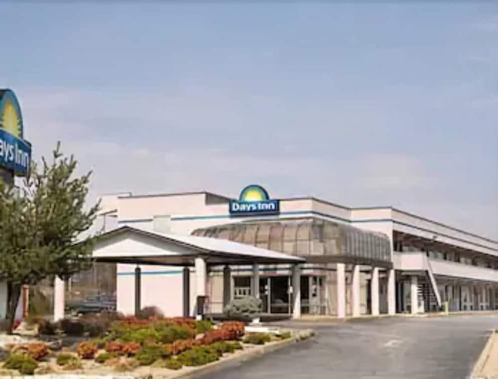 Days Inn By Wyndham Greeneville Екстериор снимка