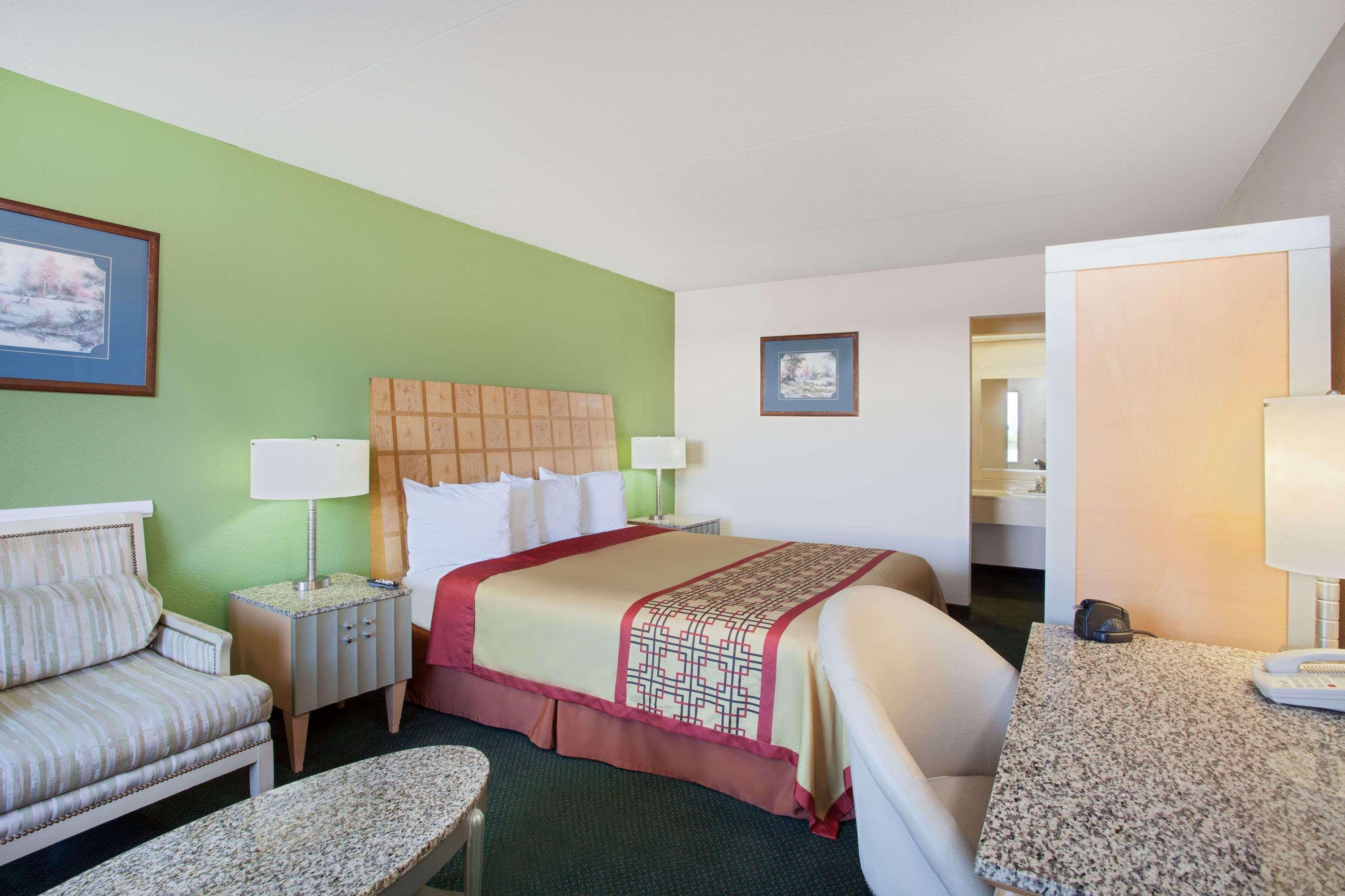 Days Inn By Wyndham Greeneville Екстериор снимка