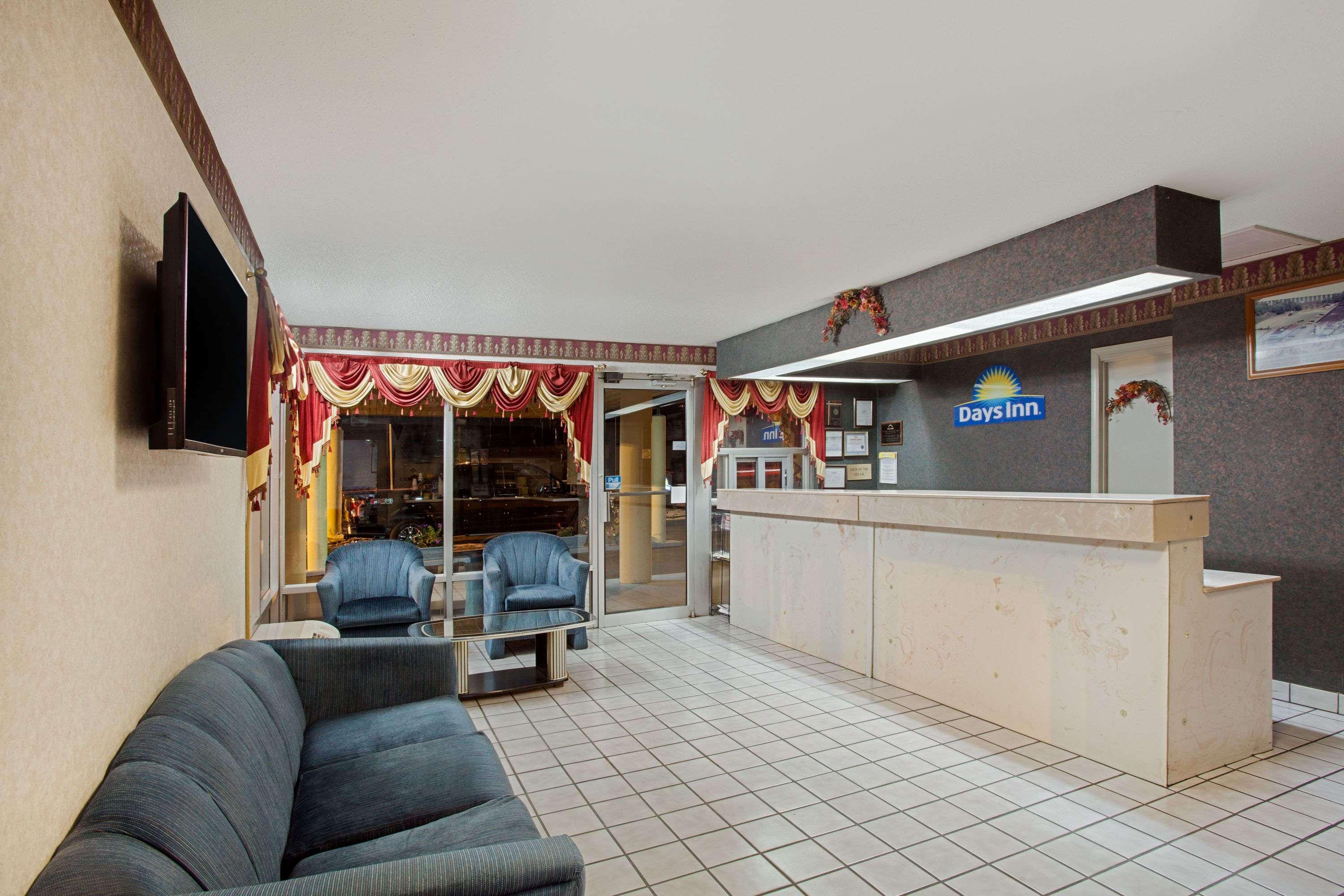 Days Inn By Wyndham Greeneville Екстериор снимка