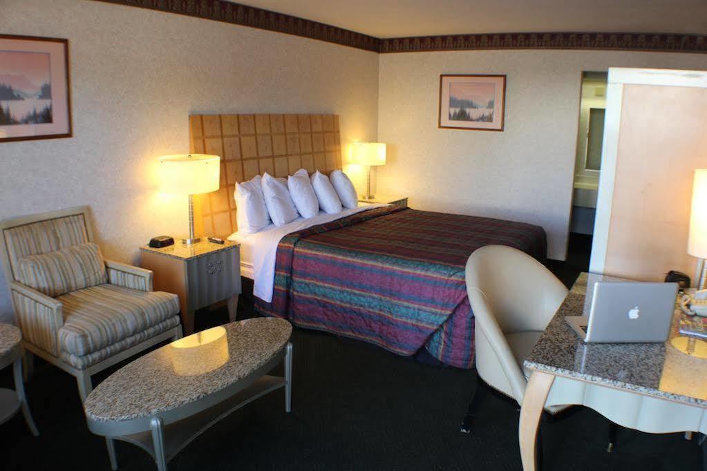 Days Inn By Wyndham Greeneville Екстериор снимка
