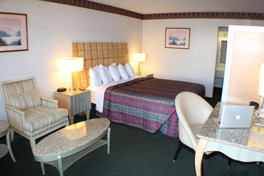 Days Inn By Wyndham Greeneville Стая снимка