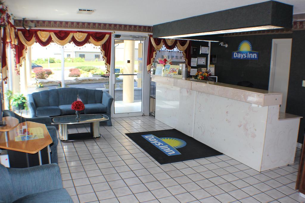 Days Inn By Wyndham Greeneville Екстериор снимка