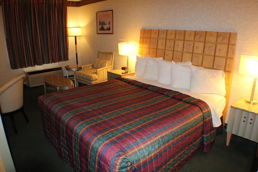 Days Inn By Wyndham Greeneville Стая снимка
